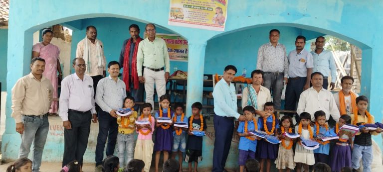 कासियाडीह में शाला प्रवेश उत्सव मनाया गया…