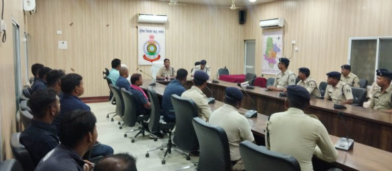 *पुलिस कंट्रोल रूम में एडिशनल एसपी ने ली डॉयल 112 कर्मचारियों की बैठक*…..
