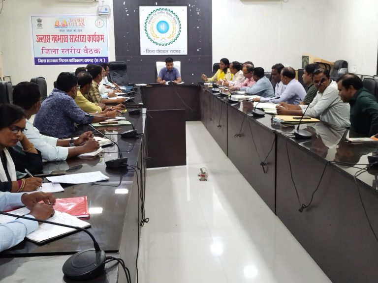 *शिक्षकों एवं विद्यार्थियों के उपस्थिति की डेली रिपोर्ट भेजें जिला कार्यालय- सीईओ जिला पंचायत श्री यादव*