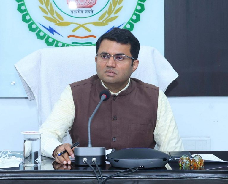 *छात्रों के टीसी में डीईओ-बीईओ या किसी अन्य अधिकारी के काउंटर हस्ताक्षर की कोई जरूरत नहीं, स्कूल से जारी किया टीसी है पर्याप्त-कलेक्टर श्री कार्तिकेया गोयल*