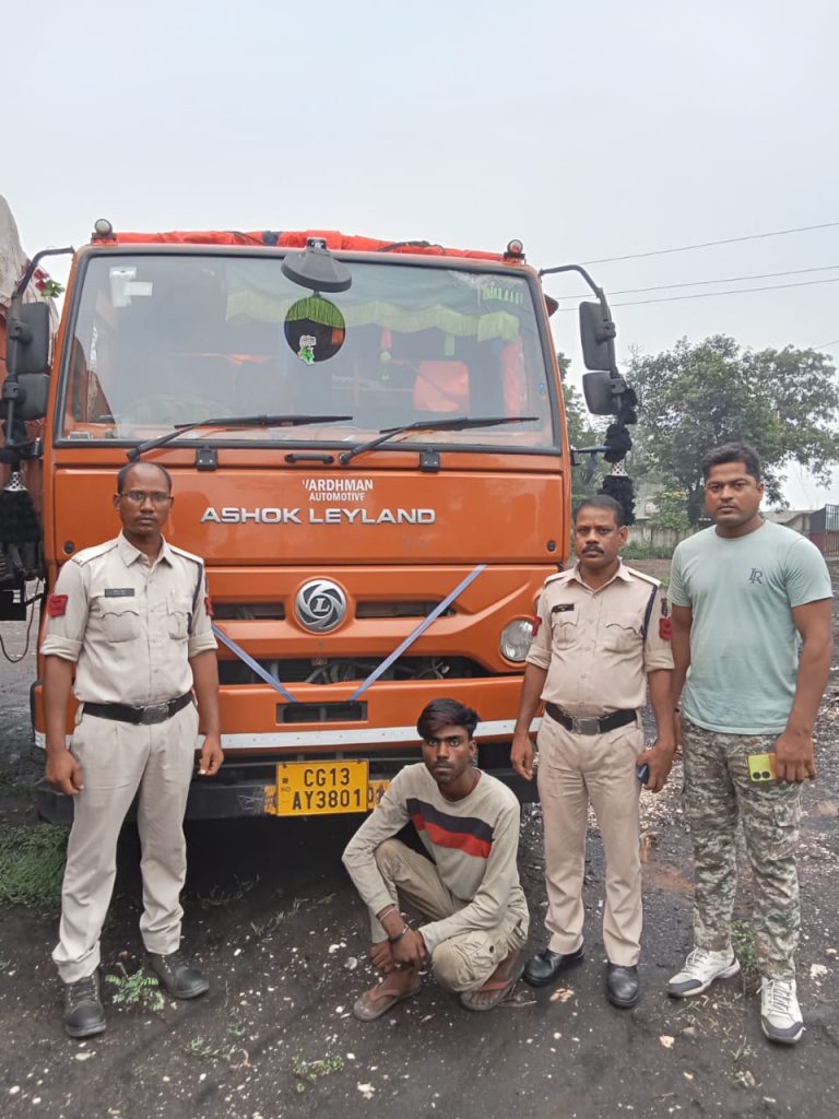 *कबाड़ के अवैध कारोबार पर प्रतिबंध लगाने पूंजीपथरा पुलिस की ताबड़तोड़ कार्यवाही, 06 आरोपियों से करीब 15 टन कबाड़ और एक ट्रक की जब्ती* …..