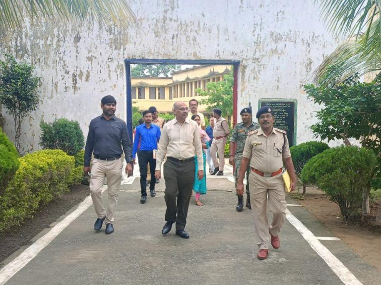 *जिला न्यायाधीश श्री जितेन्द्र कुमार जैन ने जेल का किया निरीक्षण*