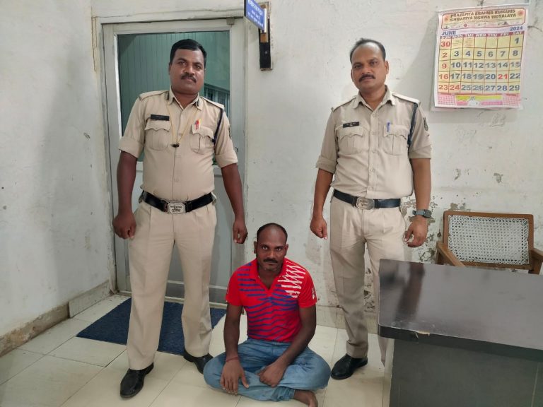 *शराब परिवहन कर रहे आराेपी से 18 लीटर महुआ शराब और माेटर सायकल जप्त*…..