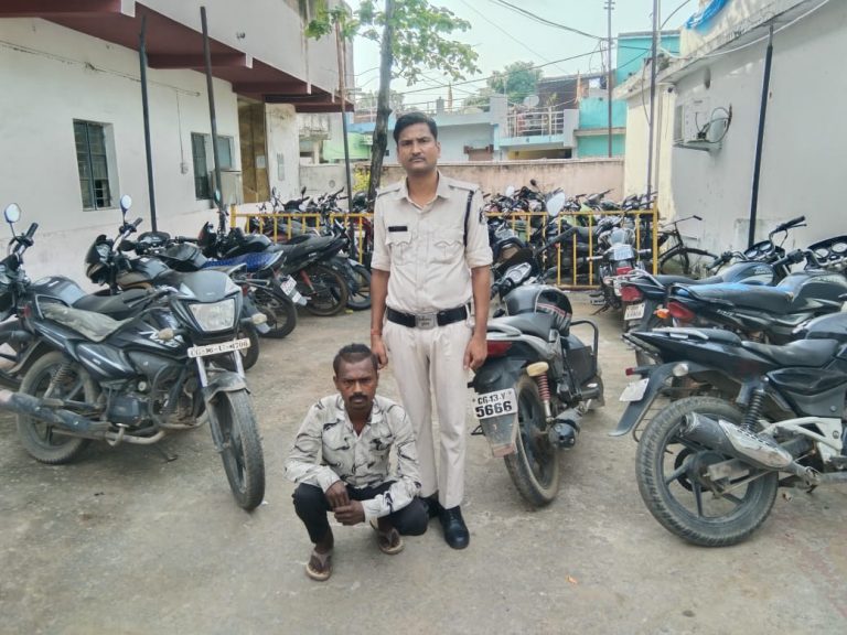 *जूटमिल पुलिस ने पेट्रोल चोरी करने वाले आरोपी को गिरफ्तार कर भेजा रिमांड पर*…..