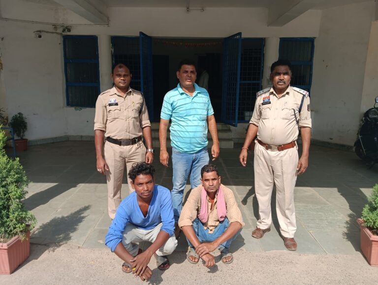 पुसौर पुलिस की शराब रेड कार्रवाई : ग्राम तड़ोला से दो आरोपी गिरफ्तार, 12 लीटर महुआ शराब बरामद