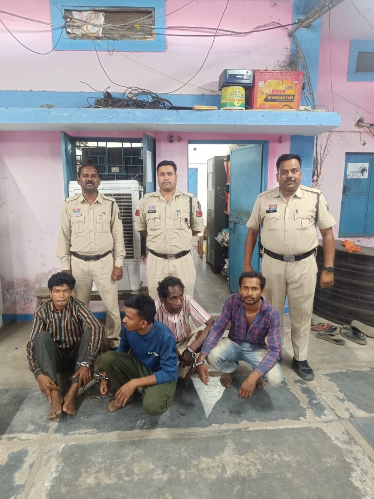 रायगढ़ में मवेशी तस्करी का भंडाफोड़, जूटमिल पुलिस ने चार आरोपियों से नौ कृषिधन मवेशी कराए मुक्त