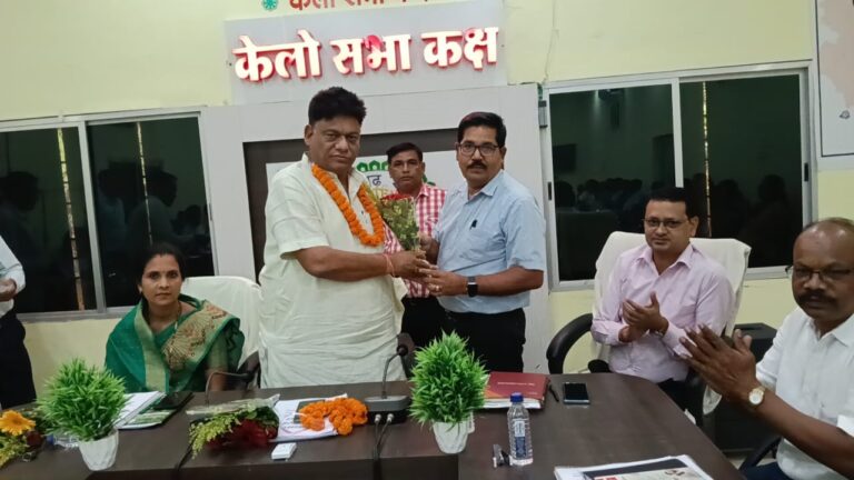 जनपद पंचायत लैलूँगा के केलो सभा जनपद में शिक्षा स्थायी समिति की बैठक सम्पन्न,अजेय योद्धा मनोज अग्रवाल सुख़न के अध्यक्षता में बैठक सम्पन्नस्कूलों की व्यवस्था सुधारने पर दिया गया जोर