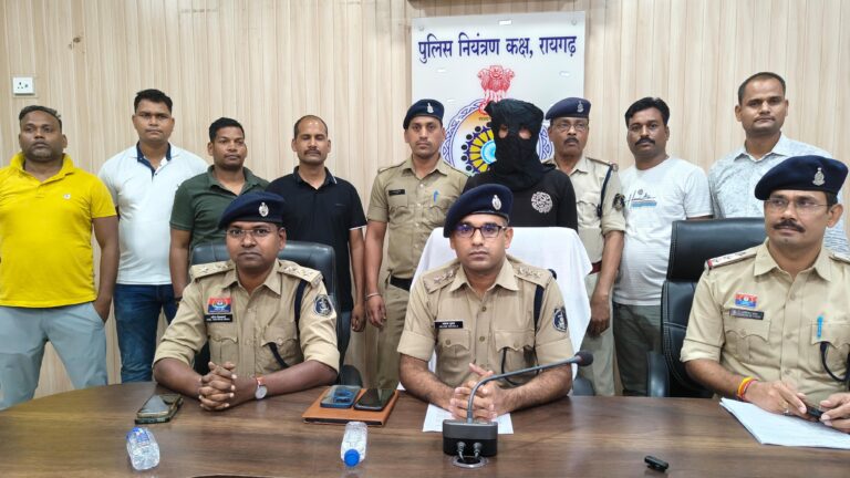रायगढ़ पुलिस ने 18 घंटे में किडनैपिंग और लूट की गुत्थी सुलझाई, नाबालिग समेत दो आरोपी गिरफ्तार, पीड़ित ऑटो चालक सुरक्षित