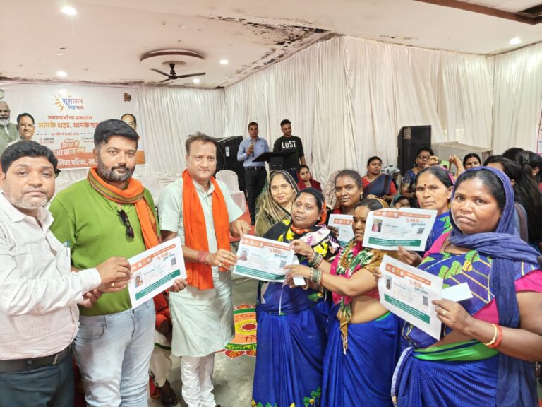 समाधान शिविर में हो रहा लोगों के समस्याओं का त्वरित निराकरण, मिल रहा विभागीय योजनाओं का लाभपात्र हितग्राहियों को विभागीय योजनाओं से किया गया लाभान्वित14 मई को जिले के 05 स्थानों में प्रात: 9 बजे से दोपहर 2 बजे तक आयोजित होगा समाधान शिविर