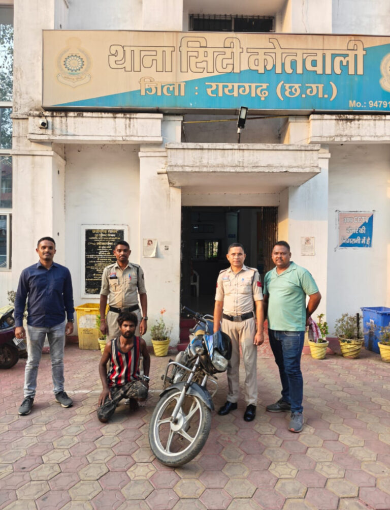 संजय मार्केट से चोरी बाइक के साथ शातिर आरोपी गिरफ्तार, कोतवाली पुलिस को मिली सफलतामुखबिर की सूचना पर केवड़ाबाड़ी बस स्टेशन से पकड़ा गया आरोपी, बाइक चोरी की वारदात कबूली