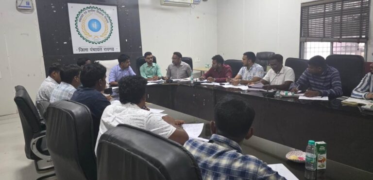 पीएम आवास निर्माण में लापरवाही, तीन पंचायत सचिव निलंबितपीएम आवास निर्माण की प्रगति के लिए करें नियमित फील्ड मॉनिटरिंग- सीईओ जिला पंचायत जितेन्द्र यादवखरसिया और तमनार ब्लॉक में पीएम आवास निर्माण की हुई समीक्षा