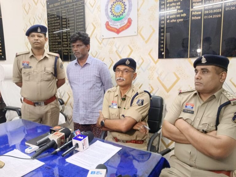 20 साल से फरार हत्या के दोषी फरार स्थायी वारंटी को चक्रधरनगर पुलिस ने पकड़ाफरार वारंटियों की धर पकड़ अभियान में चकधरनगर पुलिस को मिली सफलता