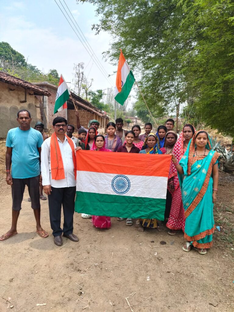 गांव-गांव में गूंजा जयघोष: “ऑपरेशन सिंदूर” के तहत निकली तिरंगा यात्राएं, सेना के शौर्य को किया नमनयुवा, महिलाएं और बुजुर्गों में दिखा देशभक्ति का जोश, गांवों की गलियों में लहराया तिरंगा
