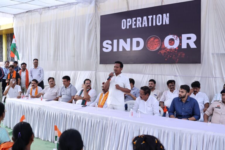 ऑपरेशन सिंदूर’ के साथ राष्ट्र, तिरंगा यात्रा में उमड़ा देशभक्ति का सैलाबपूरी दुनिया ने देखा भारतीय सेना का शौर्य-राज्यसभा सांसद श्री देवेन्द्र प्रताप सिंहभारतीय सेना ने दिखाया देश की अखण्डता को छेड़ोगे तो छोड़ेंगे नहीं-लोकसभा सांसद राधेश्याम राठियारायगढ़ में जनप्रतिनिधियों एवं नागरिकों ने बढ़-चढ़कर लिया तिरंगा यात्रा में&nbsp; हिस्साराष्ट्रीय सुरक्षा के लिए एकजुट हुए नागरिक