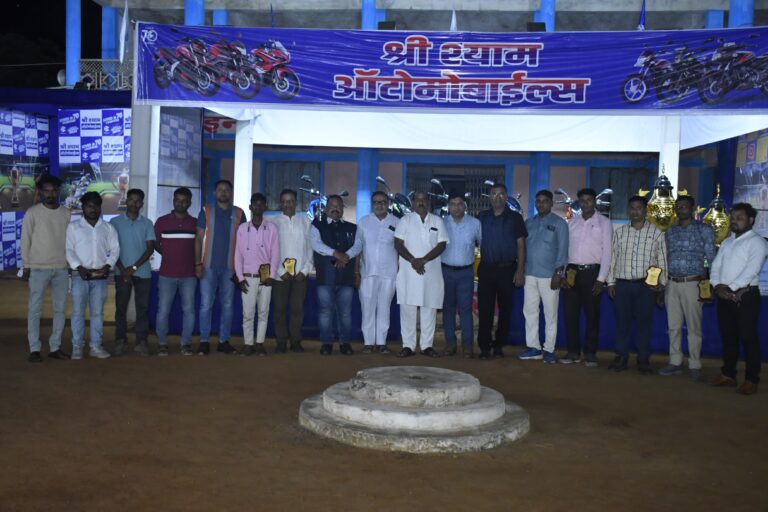 बजाज कप रात्रिकालीन ग्रामीण क्रिकेट प्रतियोगिता : दसवें दिन का मुकाबला आज इंद्रप्रस्थ स्टेडियम लैलूंगा में होगा आज का मैच शानदार और जबरजस्त होने वाला है