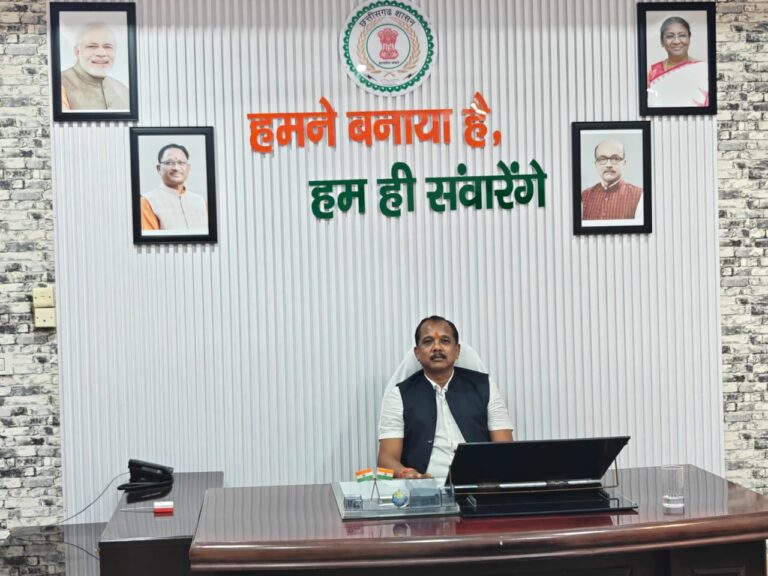 जनदर्शन में उमड़ रही भीड़, सालिक साय बन रहे जनआकांक्षाओं का केंद्र जनहित में निरंतर सक्रिय जिला पंचायत अध्यक्ष जनसमस्याओं के त्वरित समाधान का बना भरोसेमंद केंद्र कांसाबेल