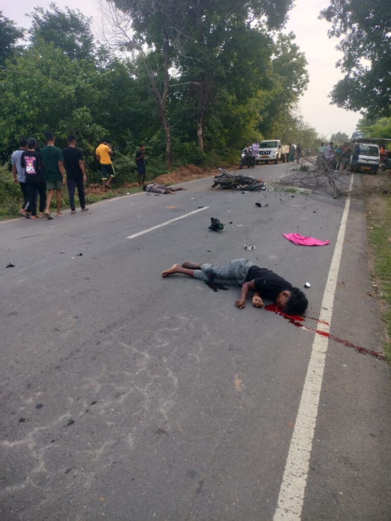 BIG BREAKING लैलूँगा में दर्दनाक सड़क हादसा: आमने-सामने टकराई दो मोटरसाइकल, दो की मौके पर ऑन द स्पॉट डेथ मौत, दो गंभीर रूप से घायल