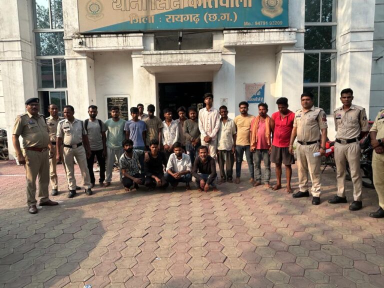 रायगढ़ में बदमाशों की धरपकड़ : कोतवाली, चक्रधरनगर और जूटमिल क्षेत्र में पुलिस का ताबड़तोड़ कॉबिंग गश्त, 102 संदिग्ध, फरार आरोपी और वारंटी गिरफ्तार