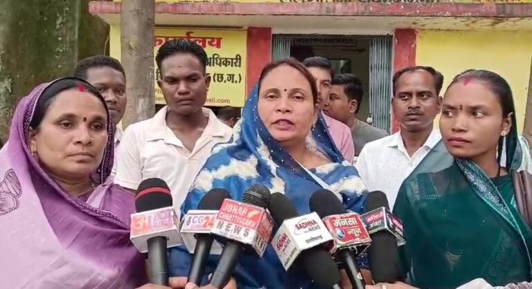 युक्तियुक्तकरण समाप्त करने की मांग को लेकर कांग्रेस नेताओं के नेतृत्व में बीईओ कार्यालय का घेराव, सौंपा गया ज्ञापन