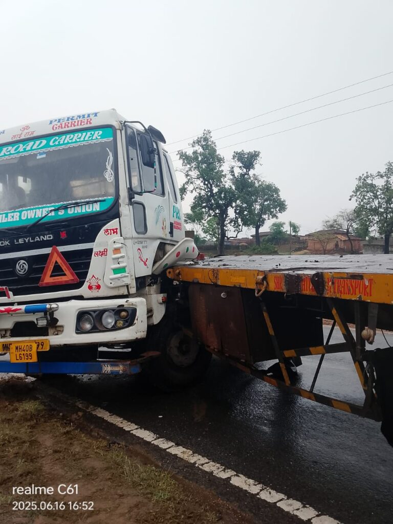 लैलूँगा में डाइवर की सूझ-बूझ से बची गोमाता की जान, ट्रेलर बुरी तरह क्षतिग्रस्त!