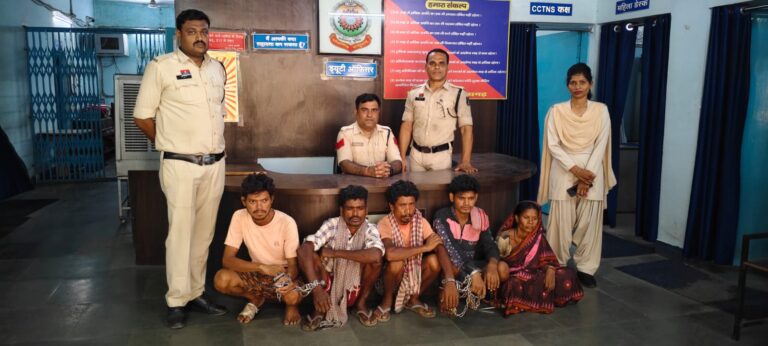 कोतरारोड़ पुलिस ने ब्लाइंड मर्डर का किया सनसनीखेज खुलासाहत्या कर घटना को एक्सीडेंट का रूप देने, शव को नाले के पास छोड़ा, एक नाबालिग समेत 6 आरोपी गिरफ्तार