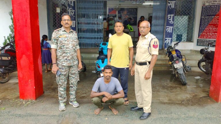 बाइक नहीं देने पर बेटे ने पिता पर को टांगी से किया घायल, आरोपी गिरफ्तार