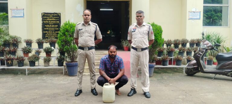 ग्राम लोईग में चक्रधरनगर पुलिस ने अवैध शराब बिक्री पर की कार्रवाई, एक आरोपी गिरफ्तार