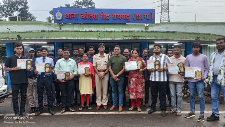 कोतरारोड़ थाना में मेधावी छात्रों और समाजसेवियों का हुआ सम्मान, पुलिस मित्रों को भी मिला प्रशस्ति पत्र