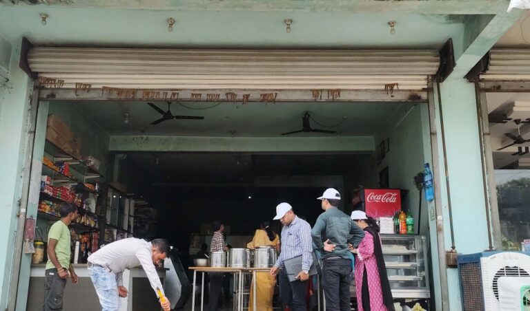 ‘बने खाबो-बने रहिबो’ अभियान : खाद्य सुरक्षा विभाग द्वारा सघन जांच कर 12 खाद्य नमूने जांच हेतु भेजे राज्य खाद्य प्रयोगशालात्यौहार को देखते हुए मिठाई एवं डेयरी उत्पादों की गुणवत्ता की हो रही जांच