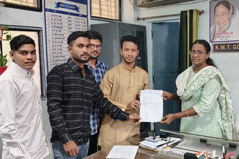 एम.कॉम प्रथम सेमेस्टर में सीट वृद्धि की मांग, NSUI ने प्राचार्य को सौंपा