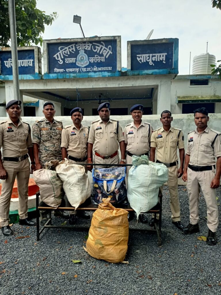 ● रायगढ़ में गांजा तस्करी का बड़ा खुलासा, 64 किलो से ज्यादा गांजा बरामद, दो महिला आरोपी गिरफ्तार● जोबी पुलिस ने किया गिरोह का खुलासा, रायगढ़ और उत्तर प्रदेश के आरोपी शामिल● जोबी के ग्राम कुर्रू में ओड़िशा का गांजा डम्प कर उत्तर प्रदेश की जा रही थी सप्लाई