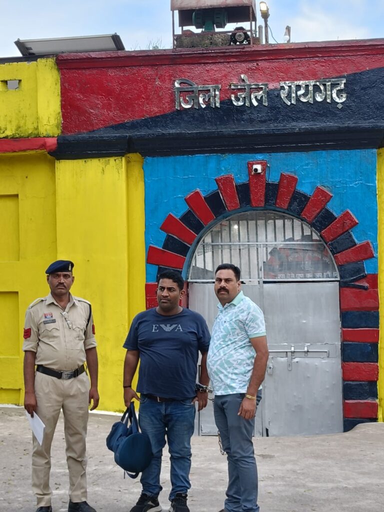 रायगढ़ पुलिस की विशेष टीम ने दिल्ली में फरार वारंटी लक्ष्मेश्वर ठाकुर को किया गिरफ्तार10 मामलों में कोतवाली पुलिस को थी वारंटी की तलाश, कोर्ट पेश कर भेजा जेल