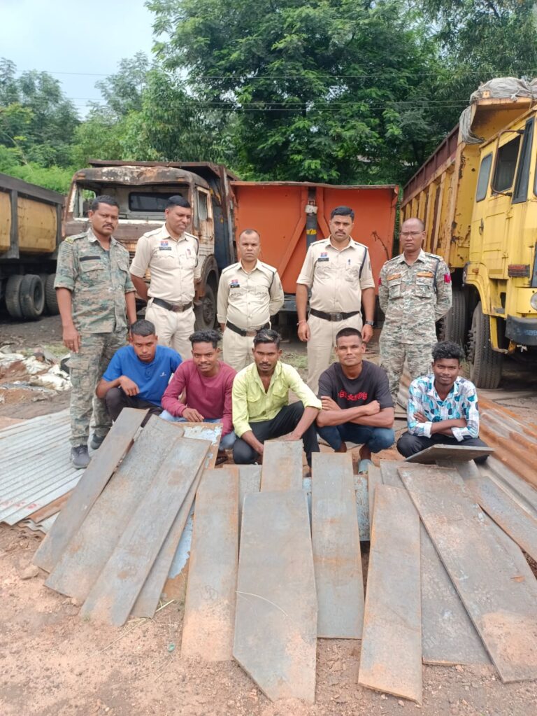 ● पूंजीपथरा पुलिस ने लोहा चोरी करने वाले संगठित गिरोह का किया पर्दाफाश, प्लांट से चोरी लोहे प्लेट के साथ पांच आरोपी गिरफ्तार