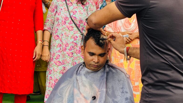 NHM कर्मचारियों की अनिश्चितकालीन हड़ताल का 17वाँ दिन – “आश्वासनों का गुब्बारा, मांगों का हल कहाँ?” “सिर मुंडाकर शासन को चेताया”