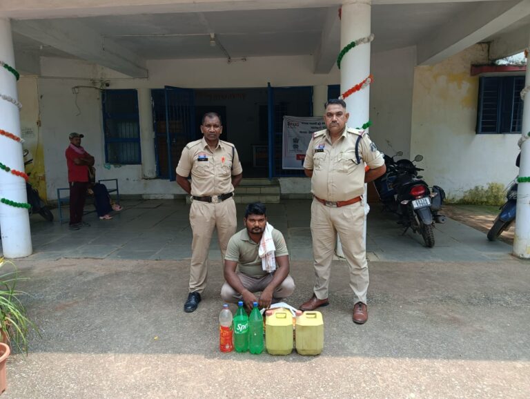 ● ग्राम दर्रीपाली में पुसौर पुलिस की शराब रेड कार्रवाई, 16 लीटर महुआ शराब के साथ एक गिरफ्तार