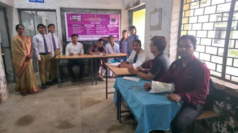 रामभांठा स्कूल में स्वास्थ्य परीक्षण शिविर, छात्र-छात्राओं को स्वच्छता और जागरूकता का संदेश