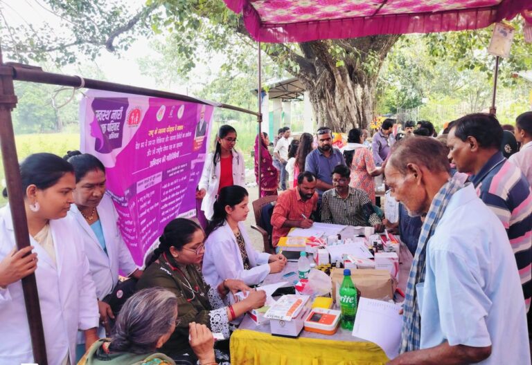 स्वस्थ नारी, सशक्त परिवार अभियान: विभिन्न जगहों पर स्वास्थ्य शिविर का किया गया आयोजन, लोग हुए लाभान्वितवरिष्ठ नागरिकों की स्वास्थ्य जांच कर संतुलित जीवनशैली एवं खानपान की दी गई जानकारी