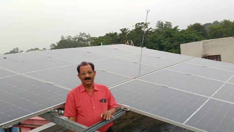 पीएम सूर्य घर मुफ्त बिजली योजना से मिली ऊर्जा की आजादीराजकुमार पटेल अब हर महीने कर रहे दो से तीन हजार रुपए की बचत, ऊर्जा के क्षेत्र में बने आत्मनिर्भर