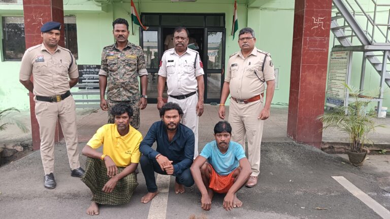 ● ग्राम जिवरी में करेंट&nbsp; से महिला की मौत मामले में तीन आरोपी गिरफ्तार● गैर इरादतन हत्या के अपराध में पूंजीपथरा पुलिस ने भेजा रिमांड पर