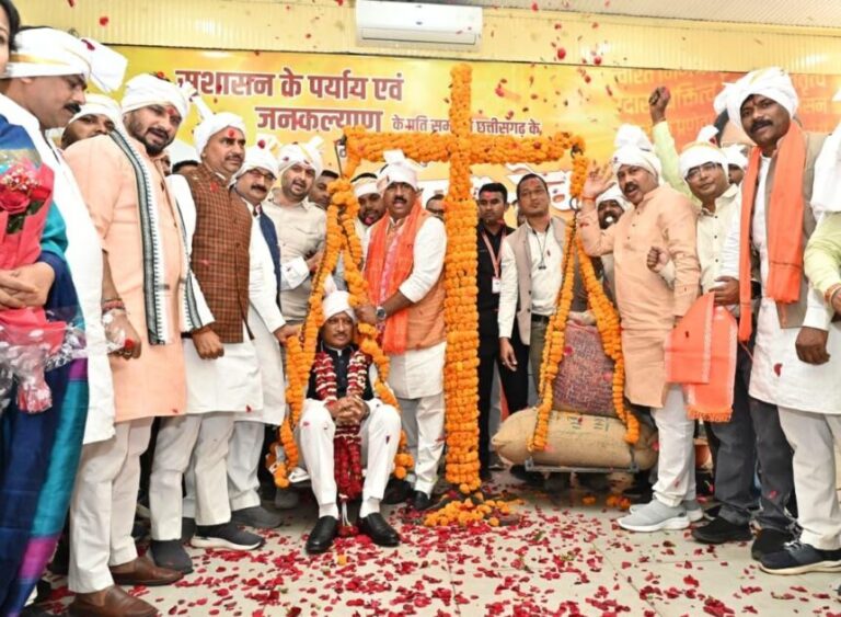 होली से पहले किसानों को मिलेगी 10 हजार करोड़ रुपए से अधिक की धान के अंतर की राशि, अन्नदाताओं ने धान से तौलकर सीएम का जताया आभार