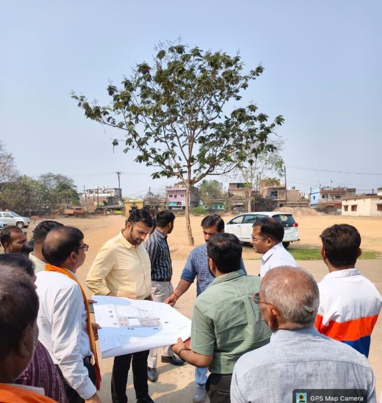 विकास कार्यों में लापरवाही बर्दाश्त नहीं, तय समय-सीमा में कार्य करें पूर्ण-कलेक्टर