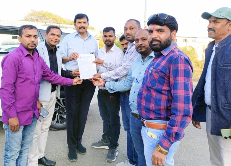 छ ग श्रमजीवी पत्रकार कल्याण संघ ने पुलिस अधीक्षक सूरजपुर को सौपा ज्ञापन