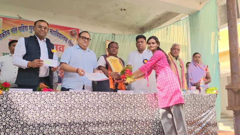 स्व. रामभतेरी अग्रवाल प्रतिभावान छात्रा पुरस्कार से उमे सलमा सम्मानित