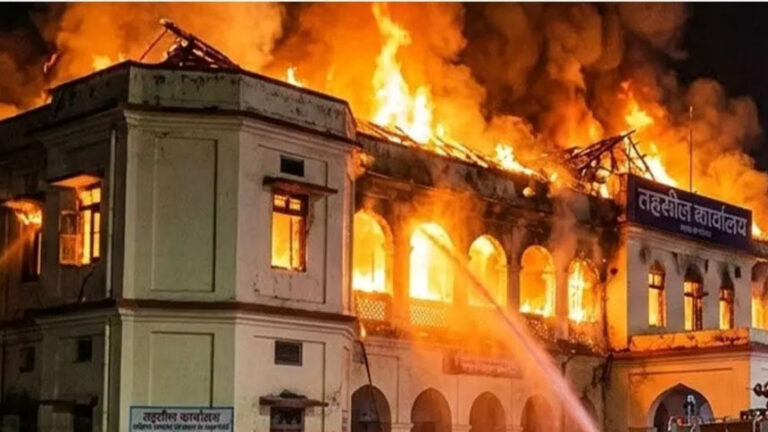 CG – तहसील कार्यालय में लगी भीषण आग, मौके पर पहुंची दमकल की कई गाड़ियां, मची अफरा-तफरी…..